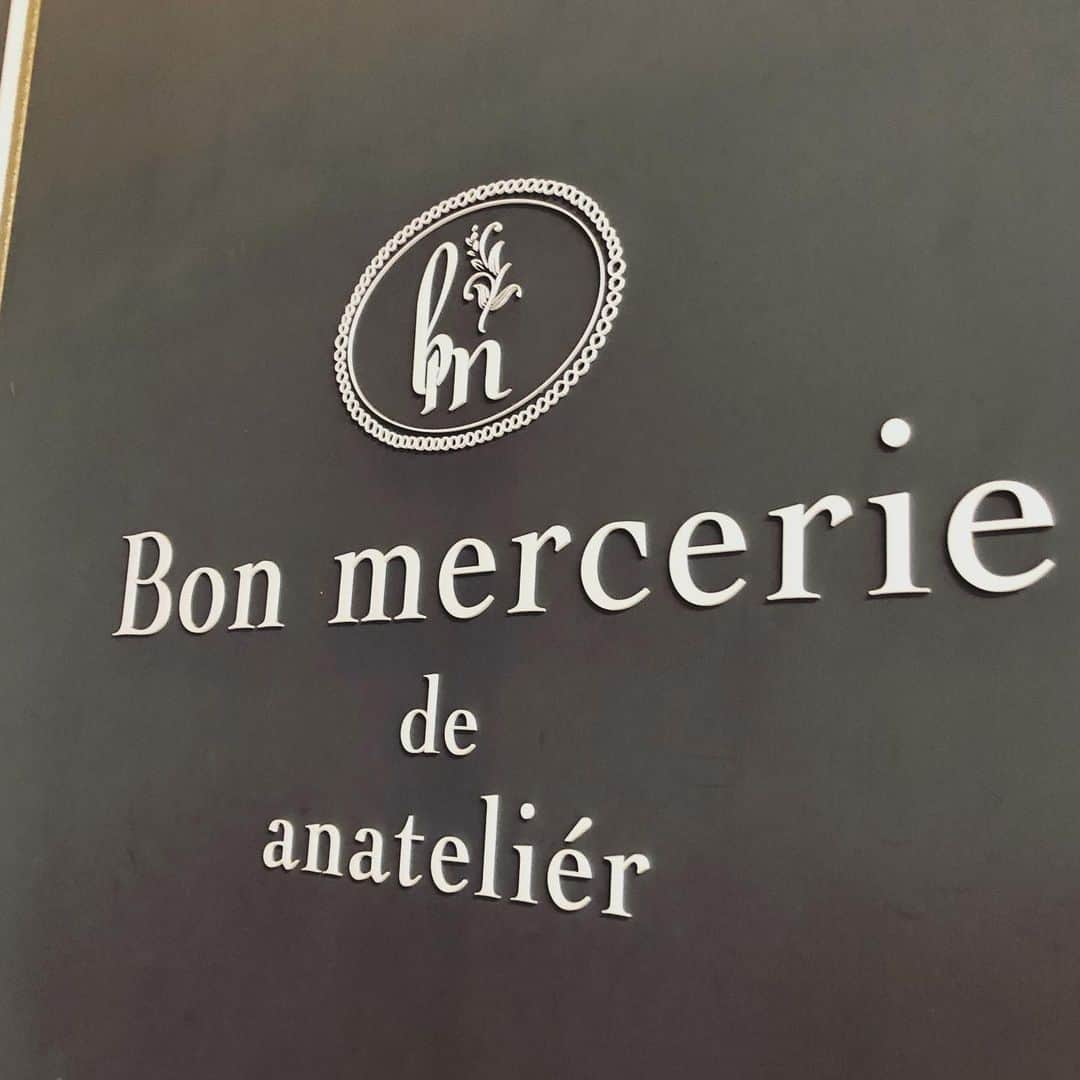 Bon mercerie_ボンメルスリー公式さんのインスタグラム写真 - (Bon mercerie_ボンメルスリー公式Instagram)「《最終営業日》﻿ 皆様、ご愛顧賜りまして誠にありがとうございました。﻿ 本日、1/26(日)をもちまして﻿ ボンメルスリードアナトリエ新宿ミロード店としての営業を終了いたしました。﻿ ﻿ リニューアル後の﻿ ［アナトリエ ］は更にパワーアップした内容で、みなさまのご期待に添えるようスタッフも本部も精進してまいります。﻿ ﻿ 3月下旬のリニューアルオープンまでは、こちらのInstagramにてお知らせをしてまいりますので、﻿ クローズ中もそのままフォローを外さずにお待ち下されば幸いです。﻿ ﻿ ﻿ では、みなさま﻿ 最後にほんとうにありがとうございました。﻿ また、みなさまにお会いできる日を楽しみにいたしております。。。﻿ ﻿ ﻿ ﻿ ﻿ 〔改装中のお問い合わせ先〕﻿ 株式会社ワールドカスタマーセンター﻿ TEL : 0120-977-917﻿ （受付時間　平日9:30〜17:00）﻿ ﻿ ﻿ ﻿ #新宿ミロード #ボンメルスリー #ボンメルスリードアナトリエ#bonmerceriedeanatelier  #anatelier #アナトリエ#改装#また会う日まで#ご機嫌よう　﻿」1月26日 22時52分 - anatelier_shinjukumylord