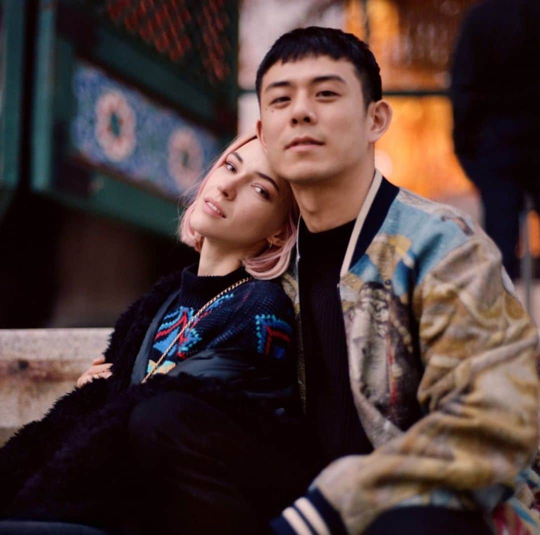 ステファニー・ミチョヴァのインスタグラム：「그대 사랑합니다 @realisshoman ❤️🎊 📸 on film by @melisdainon」