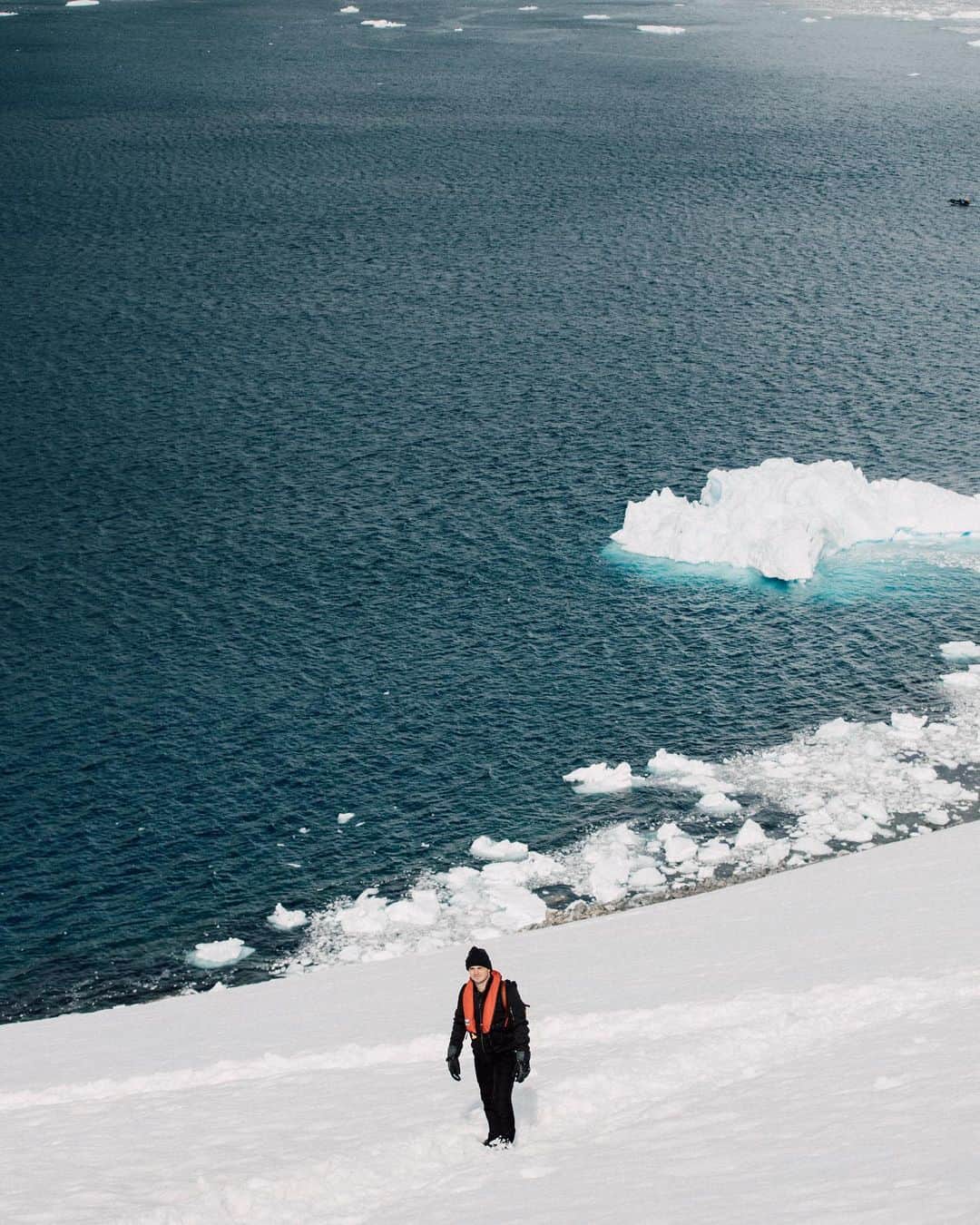 マーティン・ギャリックスさんのインスタグラム写真 - (マーティン・ギャリックスInstagram)「Antarctica pt 1 by @louisvanbaar」1月26日 23時08分 - martingarrix