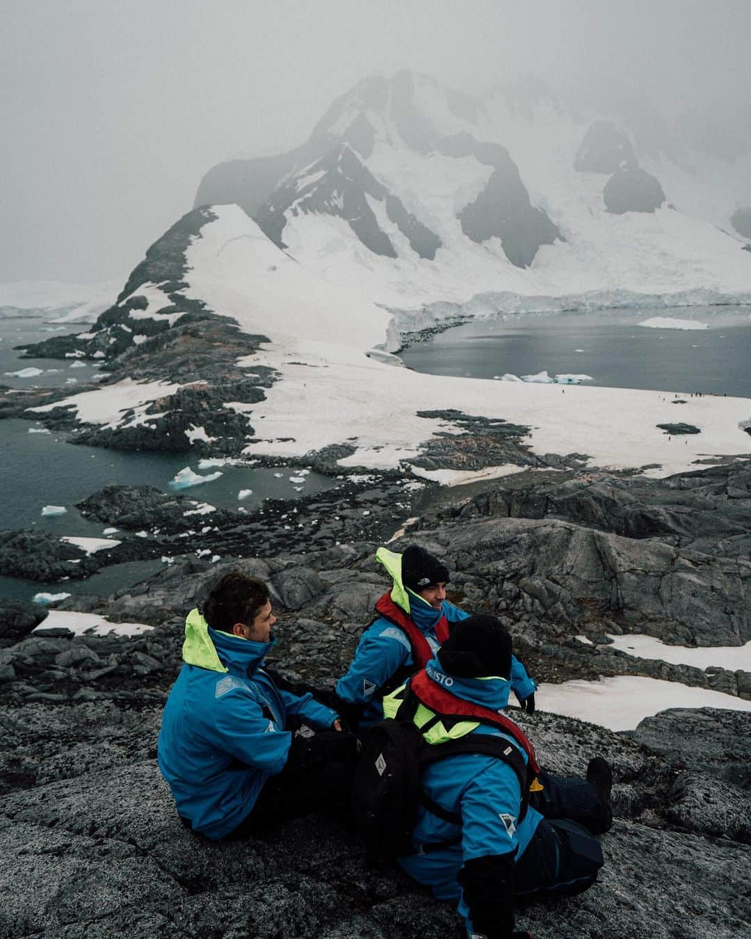 マーティン・ギャリックスさんのインスタグラム写真 - (マーティン・ギャリックスInstagram)「Antarctica pt 1 by @louisvanbaar」1月26日 23時08分 - martingarrix