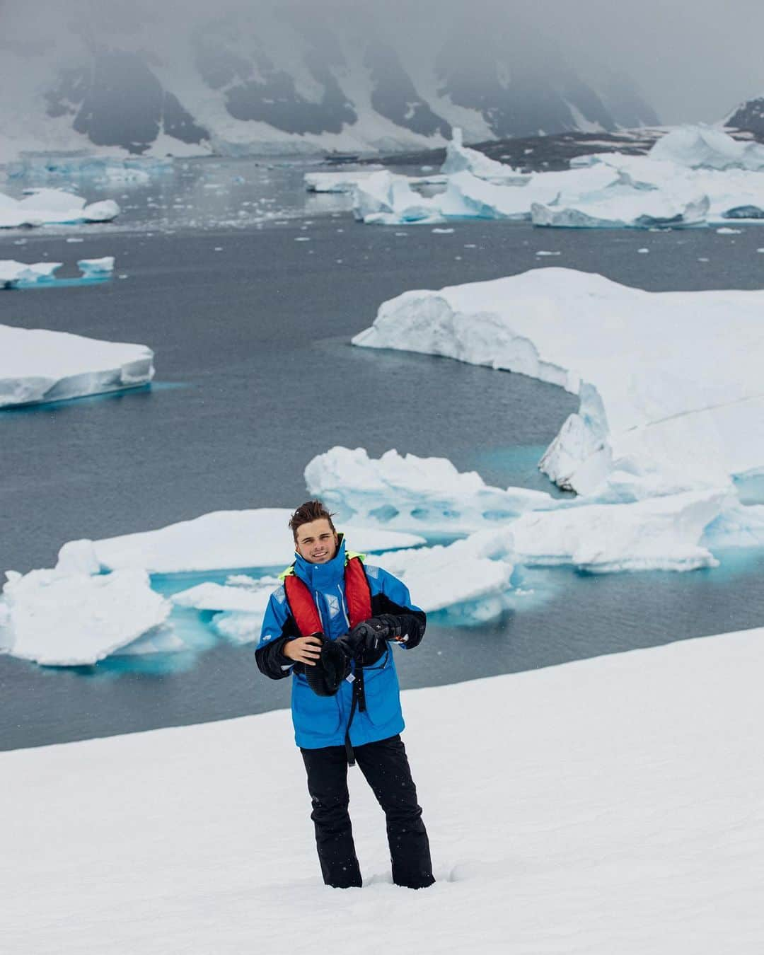 マーティン・ギャリックスさんのインスタグラム写真 - (マーティン・ギャリックスInstagram)「Antarctica pt 1 by @louisvanbaar」1月26日 23時08分 - martingarrix