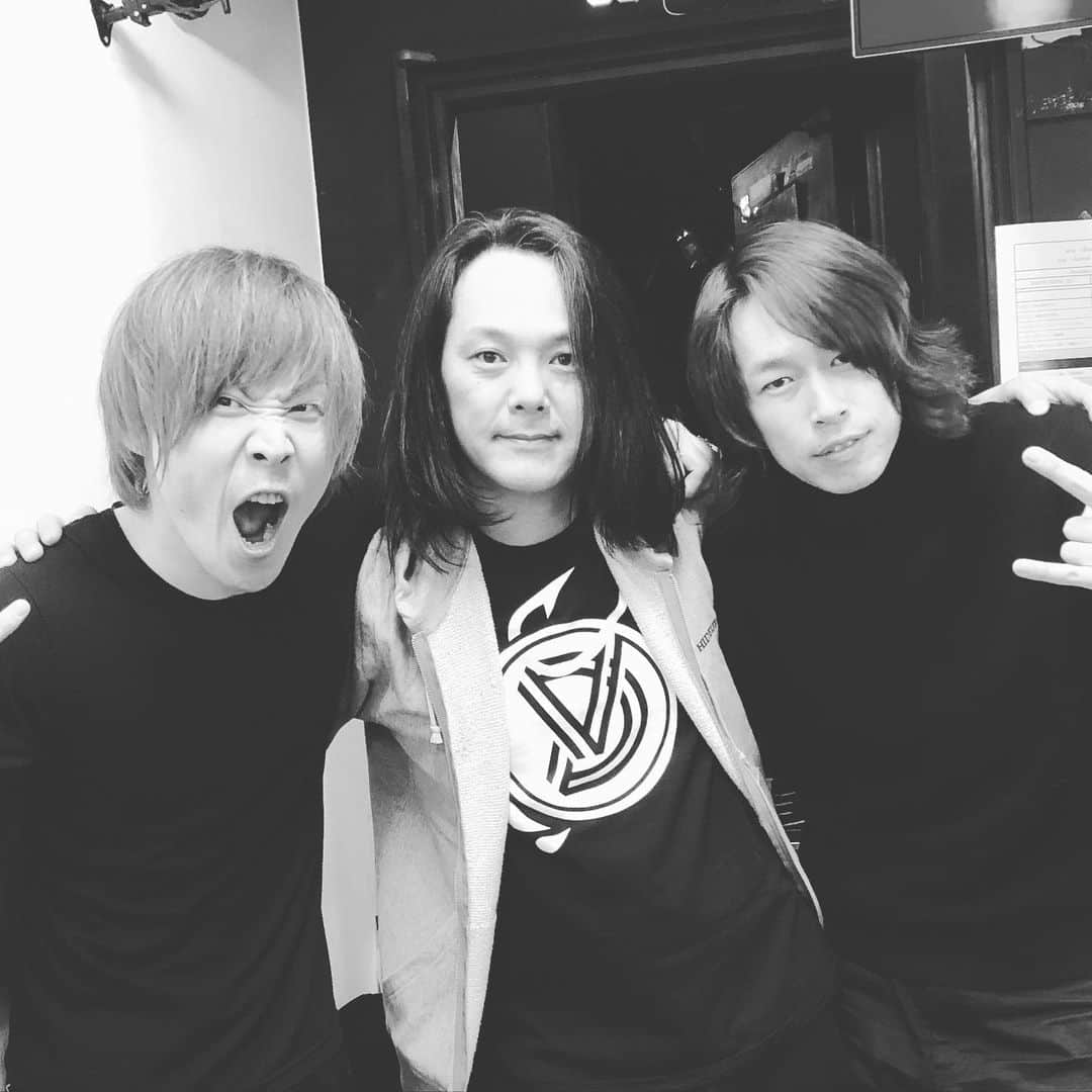 人時のインスタグラム：「非常に異常に有意義な時間を過ごすことが出来ました。本当にありがとうございました♫ ダブルベースという余り表立って聞かない編成ですが低音好きな人にはたまらないと思います^_^またやりたいので、実現に向けて動きます^_^実現したら皆さままたお越し下さいませ〜♫ 本当にありがとう^_^」