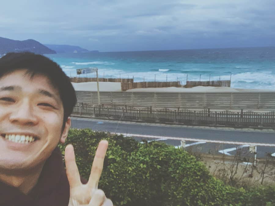佐々木崇博（うるとらブギーズ）さんのインスタグラム写真 - (佐々木崇博（うるとらブギーズ）Instagram)「今日は伊豆の豪華なホテルでギター弾いたりネタやらせてもらいました。とても気持ちかったです。  #伊豆 #下田 #プール #海」1月26日 23時22分 - bugizutakahiro