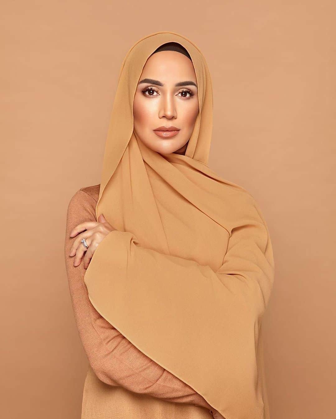YouTubeさんのインスタグラム写真 - (YouTubeInstagram)「@amenakhan launched a new range of Hijabs and Hoojabs, and we are LOVING it! See how she styles them at the link in bio 🌟 #YouTubeFashion」1月26日 23時32分 - youtube