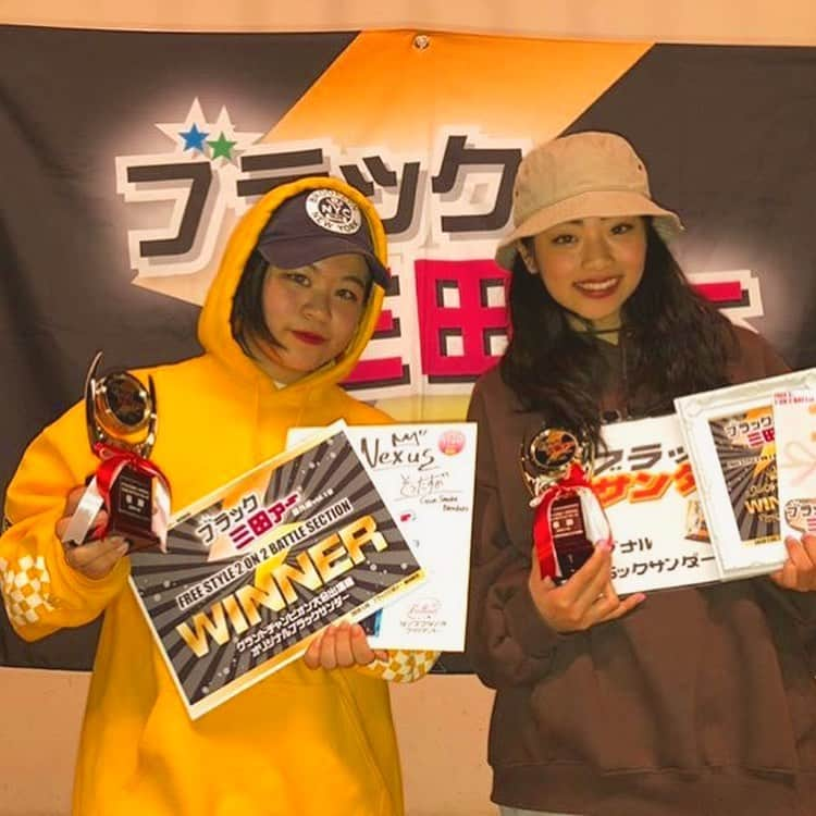 夢弓さんのインスタグラム写真 - (夢弓Instagram)「ブラック三田ァー番外編2on 優勝しました！ いい一歩踏み出せてよかったです！ サブちゃんもせとさんもマイちゃんも沢山の人を喜ばせることができてほんまに嬉しかったです！ ジャッジの皆さんありがとうございました！ #手つないでんのわろた」1月27日 0時10分 - muyu_440