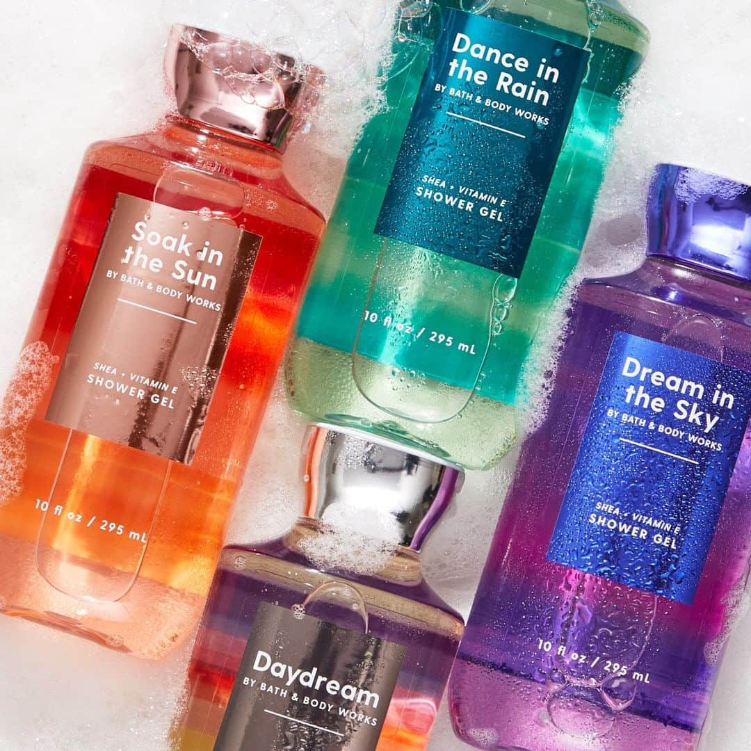 Bath & Body Worksさんのインスタグラム写真 - (Bath & Body WorksInstagram)「🛁Suds it up!🛁 These fragrances are sure to leave you feeling fresh. Which 🧖‍♀️ sudsy #SelfCareSunday mood are you in? ☀️ Soak in the Sun 💃🏻 Dance in the Rain ☁️ Dream in the Sky 🌈 Daydream」1月27日 5時45分 - bathandbodyworks