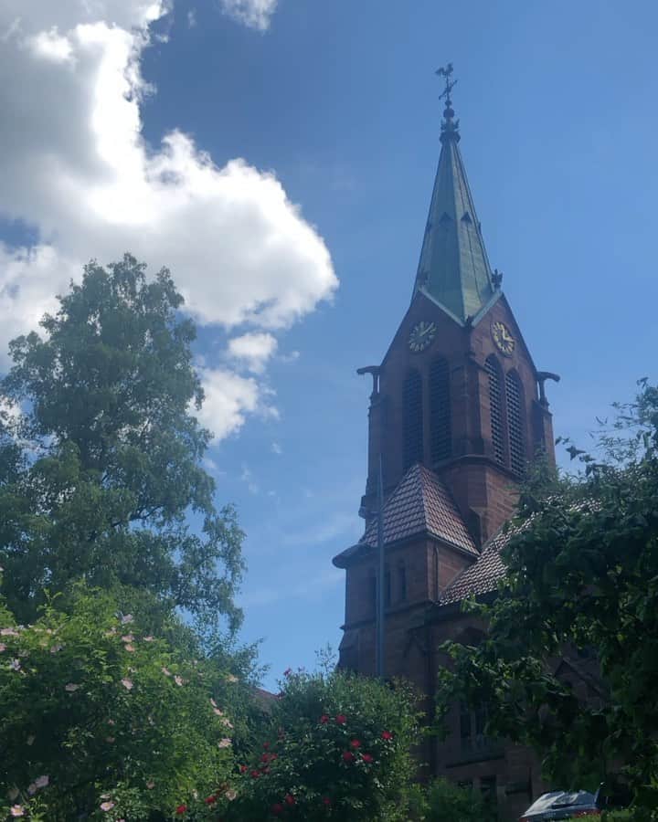 のインスタグラム：「シュランベルク。 パイプオルガンの音色も教会も素敵過ぎ。  #旅するドイツ語 #deutschland  #schramberg」