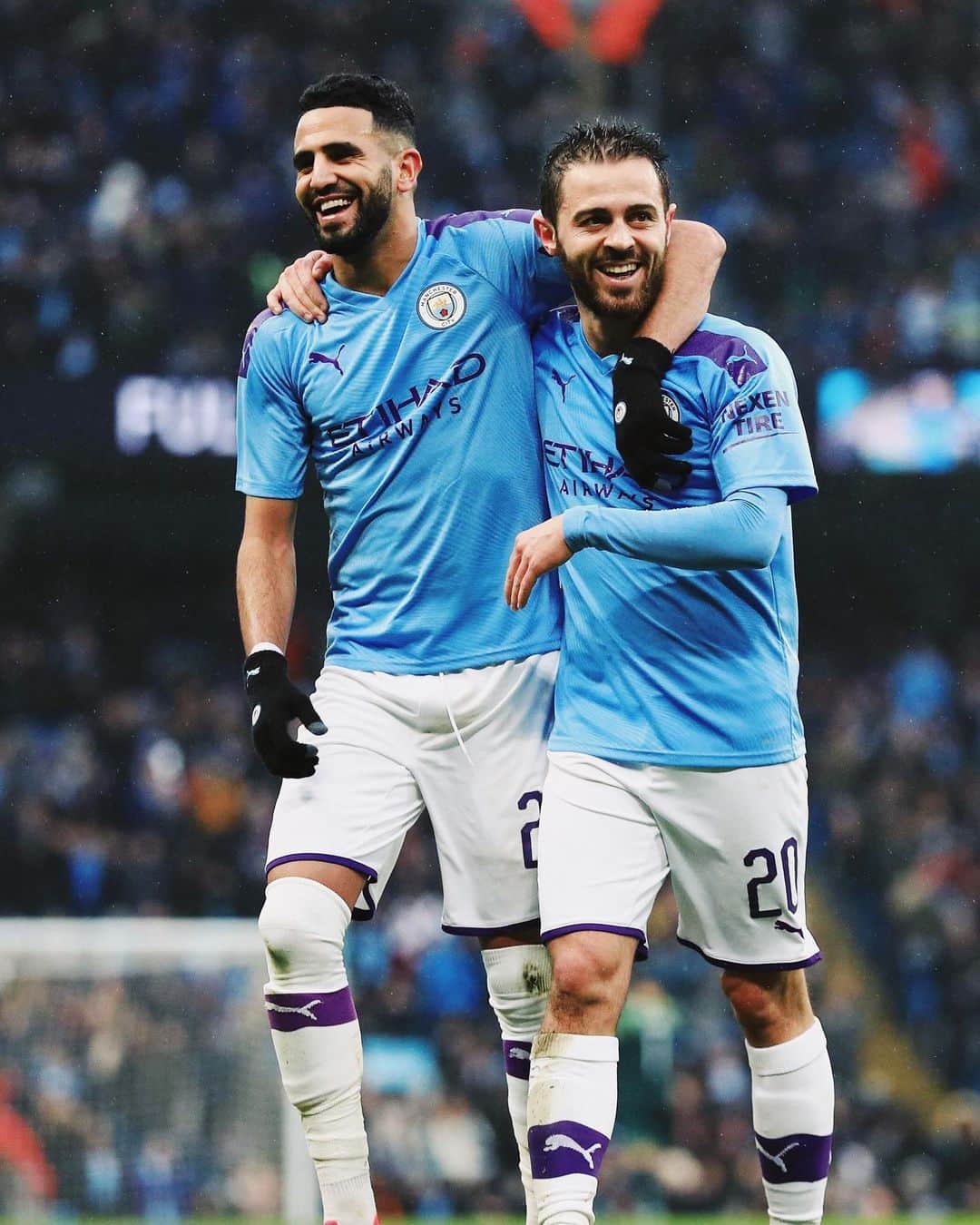 リヤド・マフレズのインスタグラム：「Perfect day at the office ✌🏼 @bernardocarvalhosilva @mancity」