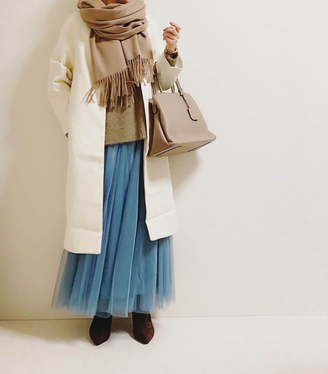 aiaiさんのインスタグラム写真 - (aiaiInstagram)「どちらかと言えば苦手なチュールスカート… でも美シルエットのMyuのは大丈夫だった♡ ブルーグレーの色も新鮮✨ @myu____official  コーデの詳細はブログに書いています ☟☟ http://s.ameblo.jp/aiai987654  #fashion#outfit#style#coordinate#instagood#ootd#pic#instapic#コーデ#コーディネート#スタイリング#プチプラコーデ#本日のコーデ#大人カジュアル#プチプラ  #カジュアル #ニット #ニットコーデ #アラフォー #アラフォーコーデ #アラフォーファッション#スカートコーデ#チュールスカート #チュールスカートコーデ#ブルーコーデ」1月27日 0時35分 - saltaiai