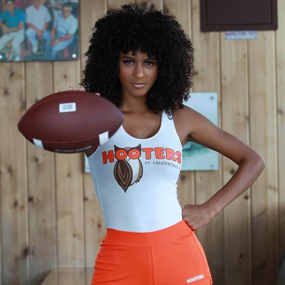 Hootersさんのインスタグラム写真 - (HootersInstagram)「It’s like a pregame for February 2nd. Today is the #ProBowl. And we know you’ll be going to the best place to watch it! 😏 Or, get FREE delivery from @ubereats on $15+ orders if you can’t make it in today👌🏻」1月27日 1時01分 - hooters