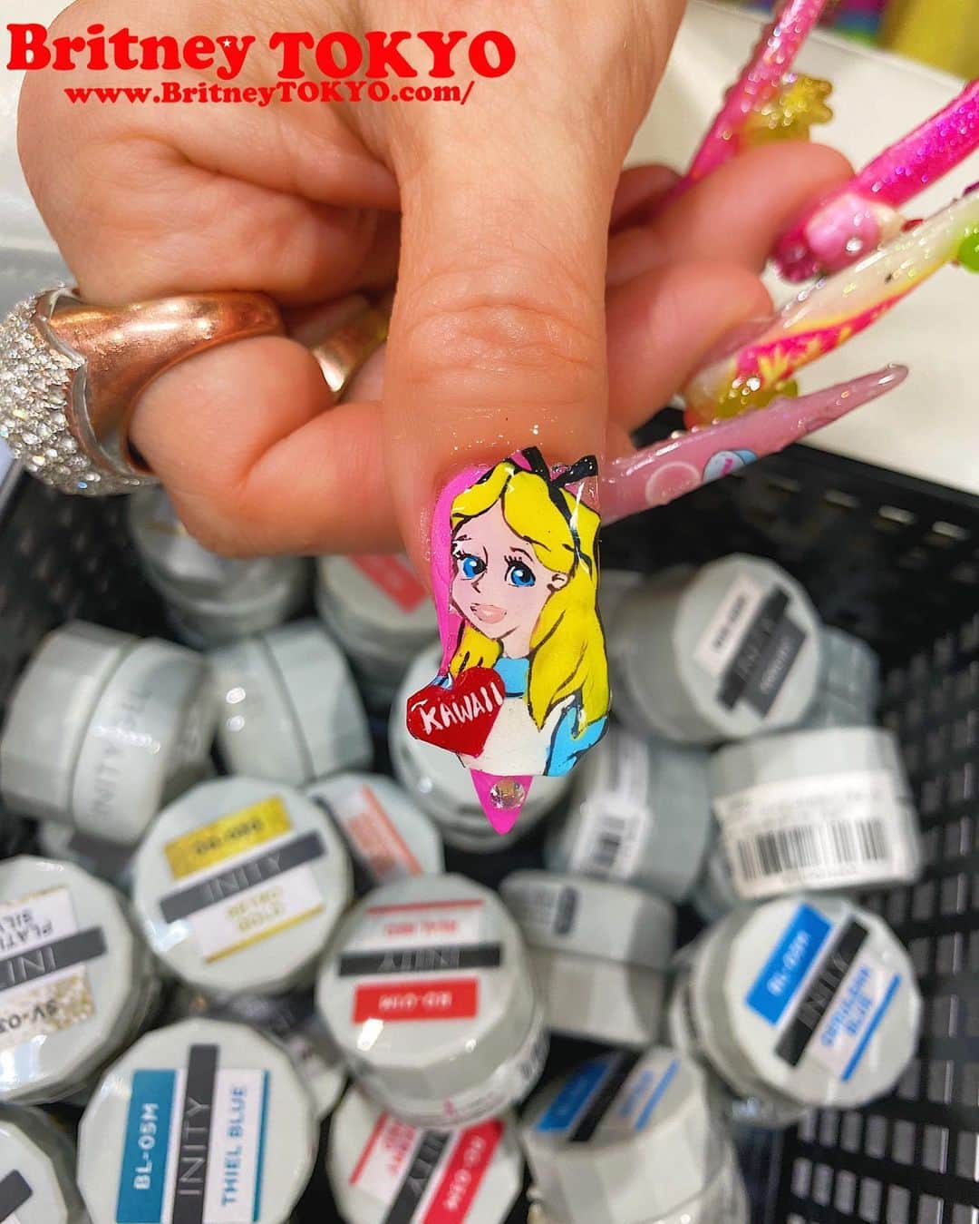 Britney TOKYOさんのインスタグラム写真 - (Britney TOKYOInstagram)「ISSE Long Beach Beauty Show💅🏻✨ Demo schedules 1/26(Sunday)  Nail labo Booth #10107  @naillabousa  1/26 Sun 2:15pm-3:45pm  TAT USA booth #3012 @initygel_official  4:30pm~5:30pm  #nailart #nails #britneytokyo」1月27日 1時03分 - britneytokyo