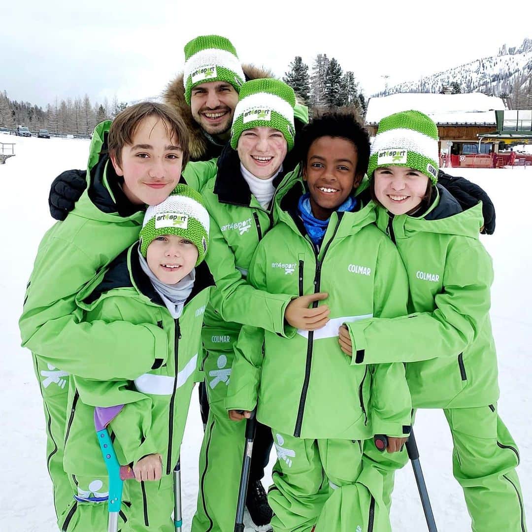 ベアトリーチェ・ヴィオのインスタグラム：「Anche senza poter sciare è sempre speciale passare il tempo con i nostri bimbi di @art4sportonlus 💚 . . . #art4sport #art4sporteam #ski4sport #Cortina」