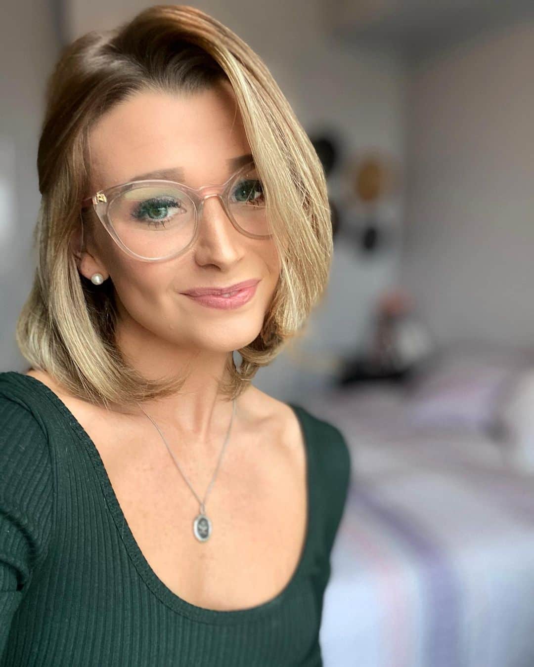 のインスタグラム：「It’s been confirmed that blondes have more fun, so I’m on my way back over 🤷🏼‍♀️😉 Thanks to @rosabarranca and @joero25 @tekniksalonspa for the awesome job and the fun Friday night 😘」