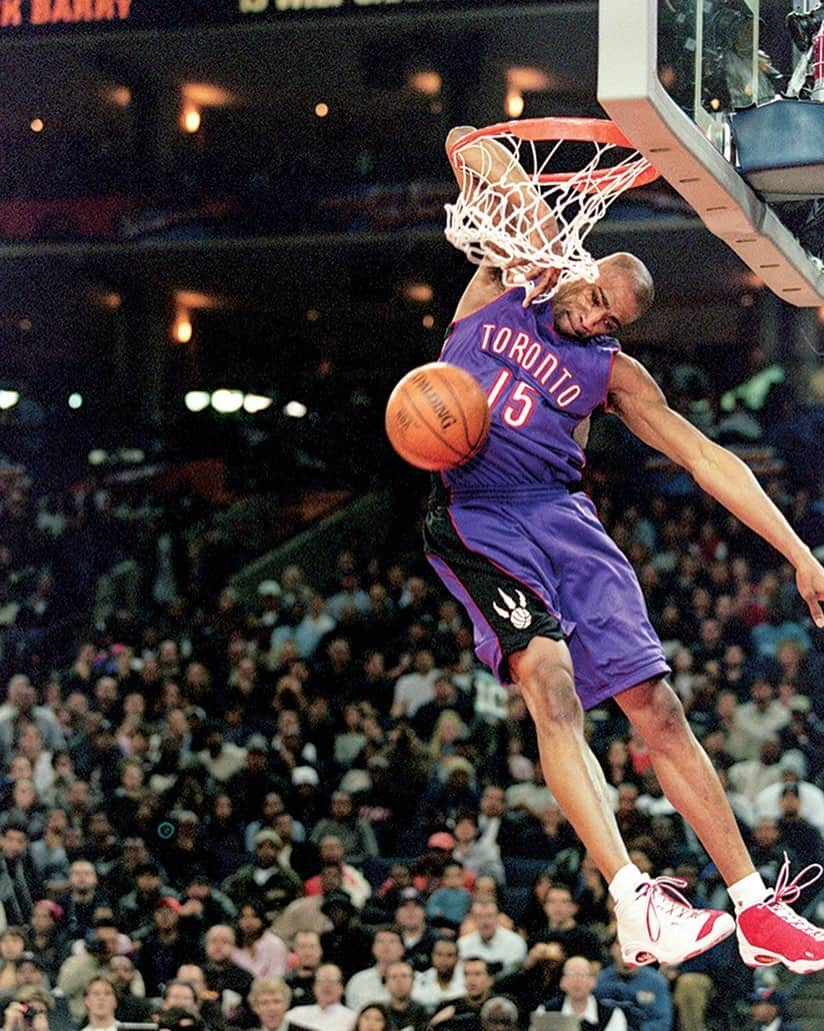 Nice Kicksさんのインスタグラム写真 - (Nice KicksInstagram)「Happy 43rd birthday to one of the greatest dunkers of all time, Vince Carter. What’s your favorite Vince Carter moment? 👀」1月27日 1時56分 - nicekicks