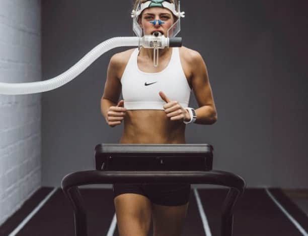 メリッサ・ビショップのインスタグラム：「The necessary evil of getting fit... V02 tests. Except they don't actually look this good; they're red faced, sweaty, fall-on-your-face ugly. But getting fit is never pretty. Thanks to the team @nike for keeping things sexy as possible for this shoot SIX! years ago ⁠ #yabish #nike #pegasus33 #fitness」