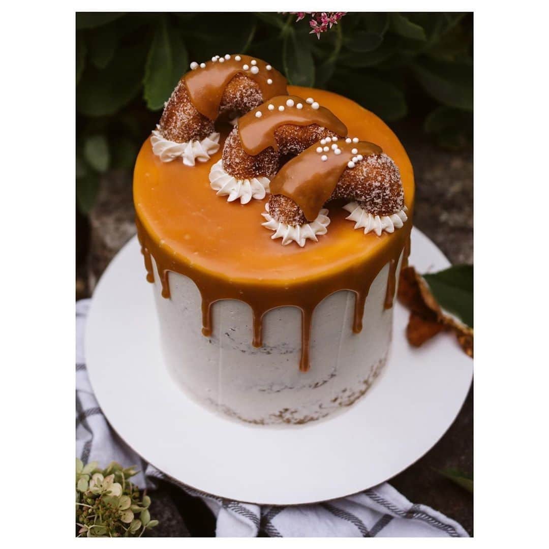 2.8 Milllon CAKESTERS!さんのインスタグラム写真 - (2.8 Milllon CAKESTERS!Instagram)「Apple Cinnamon Cake! Credit @thatcakestand⁠ ⁠ .⁠ .⁠ #cakes #cake #cakedecorating #chocolate #birthdaycake #cakesofinstagram #cupcakes #food #cakestagram #foodporn #instacake #dessert #bakery #baking #cakedesign #instafood #love #sweet #birthday #pastry #cakeart #yummy #cookies #delicious #chocolatecake #sweets #desserts #foodie #homemade」1月27日 2時02分 - cakeguide