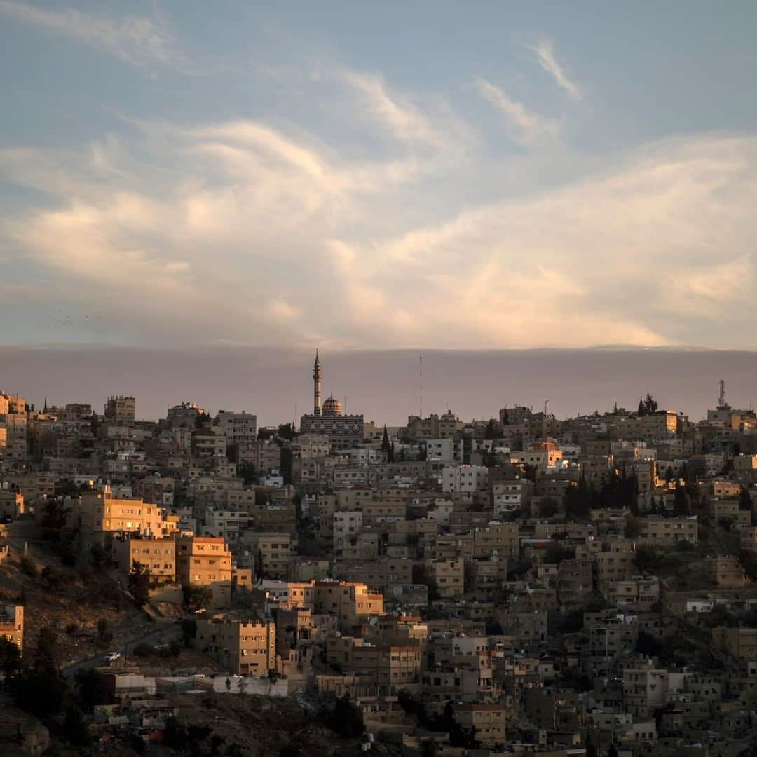 National Geographic Travelさんのインスタグラム写真 - (National Geographic TravelInstagram)「Photo by Muhammed Muheisen @mmuheisen | A view of Amman, the capital of Jordan, with Abu Darwish Mosque seen top center.  For more photos and videos from different parts of the world, follow me @mmuheisen and @mmuheisenpublic. #muhammedmuheisen #Amman #الاردن」1月27日 2時07分 - natgeotravel