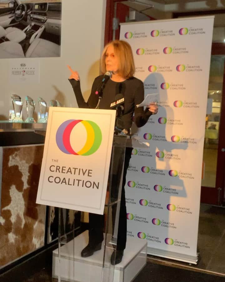 ロブ・モローのインスタグラム：「2 amazing women @gloriasteinem @rachelbrosnahan receiving @thecreativecoalition Spotlight Initiative Award for their immense talent and commitment to art. @sundancefilmfestival2020 @parkcity_utah」