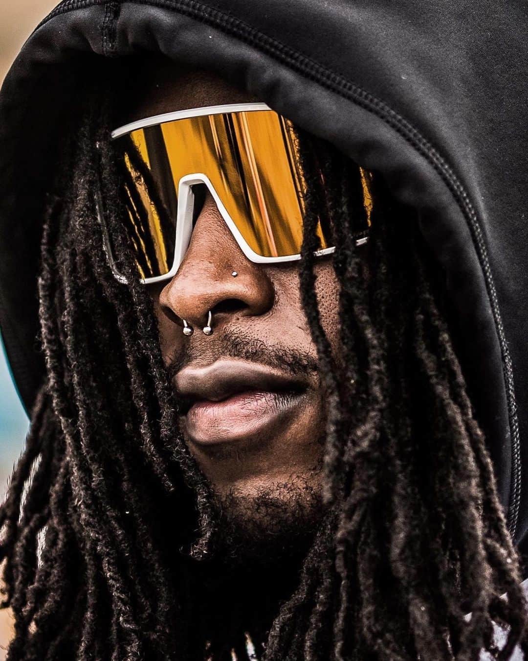 OAKLEYのインスタグラム：「Seasons end. The vision remains. ⚜️ @alvinkamara #OakleyPrizm #OneObsession #ProBowl」