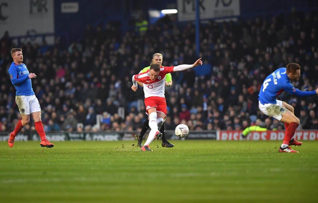 コーリー・ウッドローのインスタグラム：「⚽️💥」