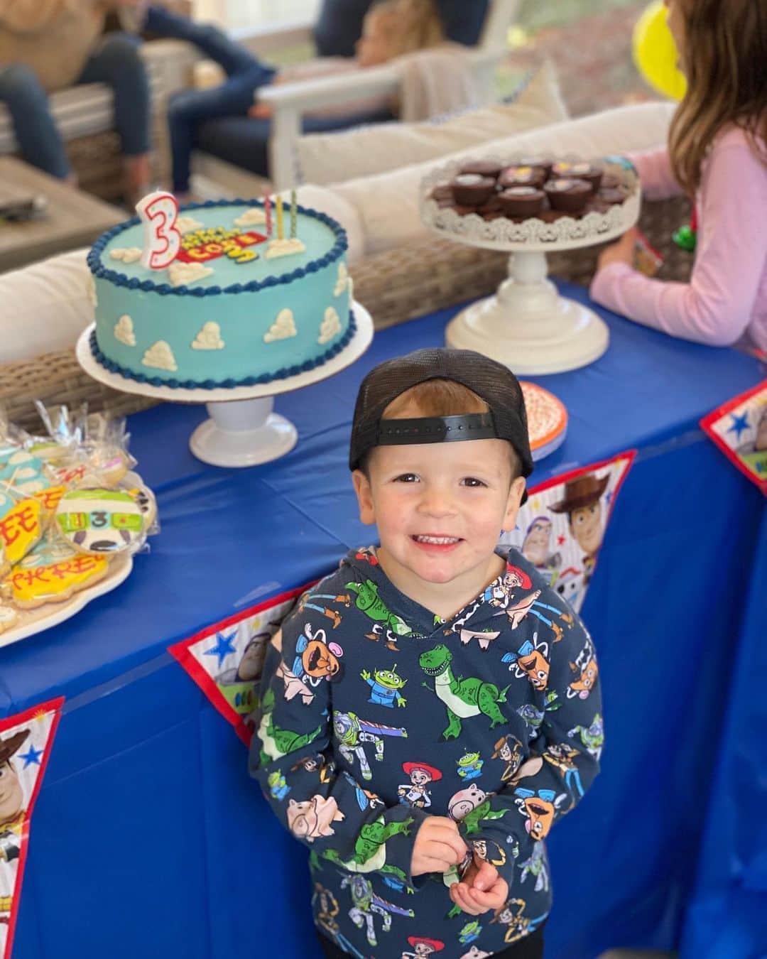 ジェイク・ブリガムのインスタグラム：「Happy 3rd birthday to my favorite boy. We love you so much!!」