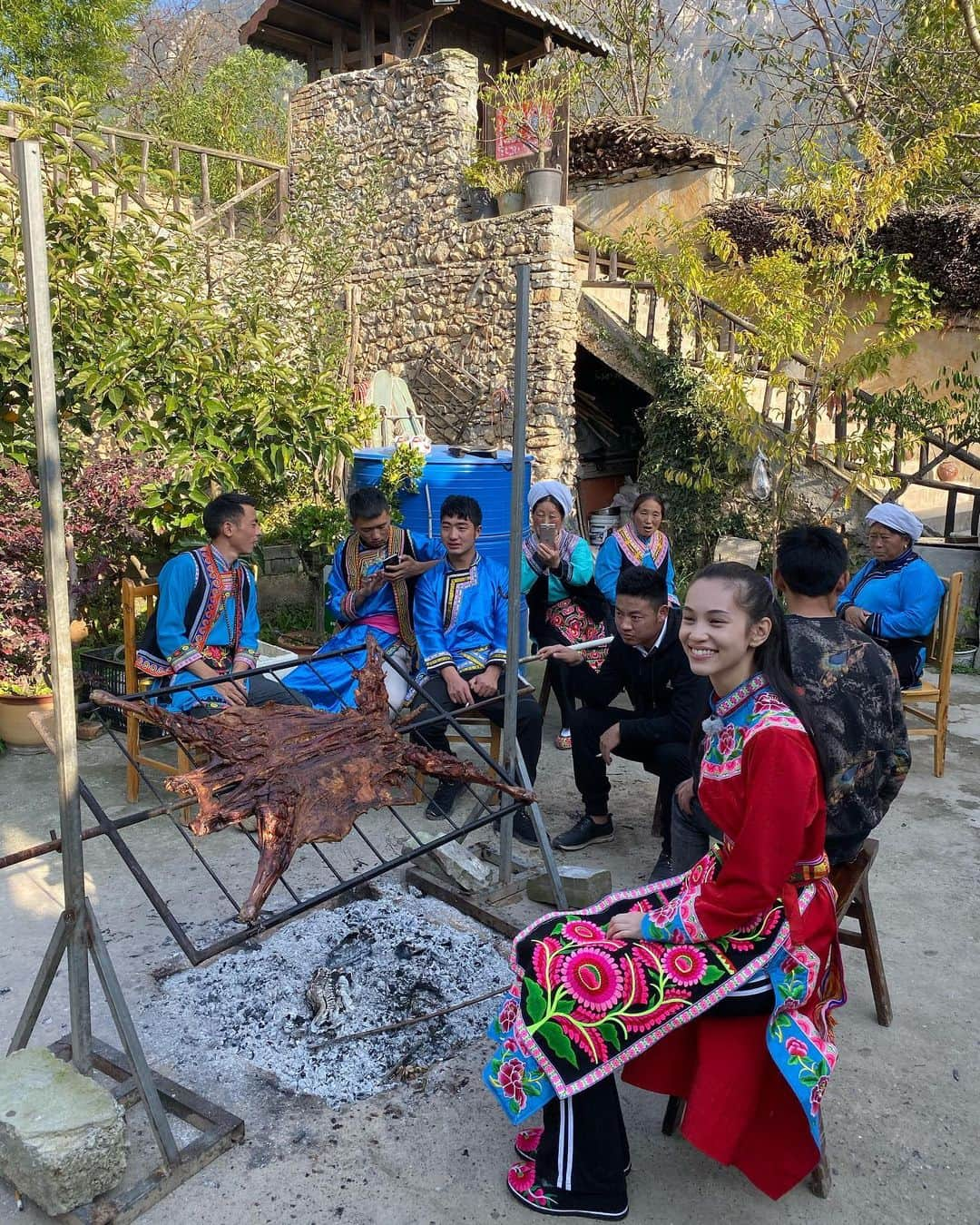 水原希子 さんのインスタグラム写真 - (水原希子 Instagram)「Happy Lunar New Year 2020㊗️🐭🧧 This was last year when I went to this village where the Chan tribe lives at Sichuan! They dressed me up in their traditional dress and welcomed me with bunch of delicious food  and we all dance together ❤️ これは去年に少数民族である チャン族の住む四川省の大根村に 行った時、チャン族の民族衣装を着せてくれて、 沢山のお料理でおもてなしして下さいました。 すごく美味しかったー！！ そして一緒に踊りを踊りました❤️ 今Huluで配信されている、ブラを捨て旅に出ようで見れます。 @brasute_hulu  #ブラを捨て旅に出よう  #kikosinfinitejourney」1月27日 14時53分 - i_am_kiko