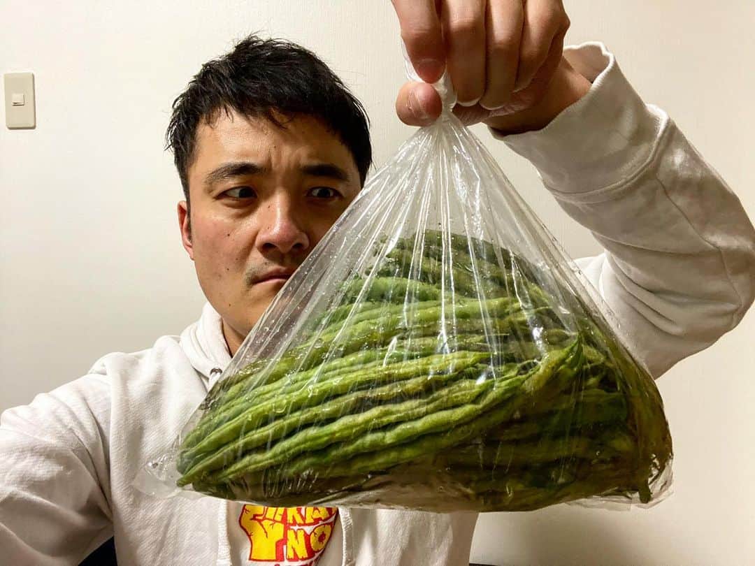 青木泰寛のインスタグラム：「ぼくのインゲンと あなたの○○交換しませんか？  #茹でまくり」