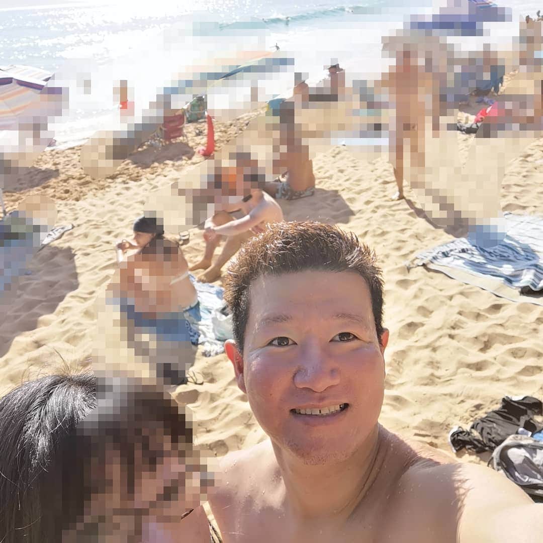 ヌードビーチ家族 中園健士さんのインスタグラム写真 - (中園健士Instagram)「ハワイのマウイ島のリトルビーチという﻿ 日本から一番近い﻿ ヌーディストビーチに﻿  初めてきました。﻿ 半分位の人がヌード姿で﻿ ビーチでゴロゴロしてたり﻿ 海で遊んだりしてます。﻿ ﻿ とにかく気持ち良かった ...