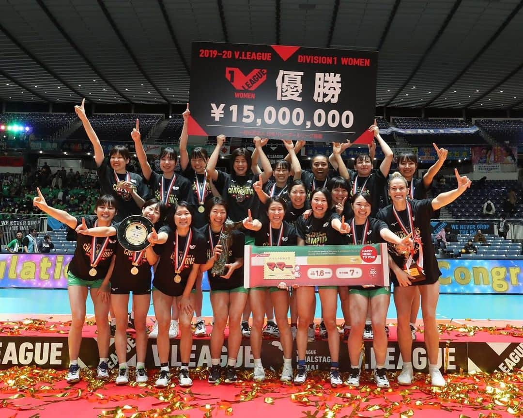 橘井友香のインスタグラム：「🏆🥇感謝🥇🏆 ・ ・ 皆様のおかげでVリーグChampionになることができました。 ・ 沢山の方々の声援、サポートがありここまで来ました。 ・ このチームでこの仲間と頂点を取れたこと、沢山の方々の力を借りて結果を出せたことに感謝します。  #JT marvelous #結意」