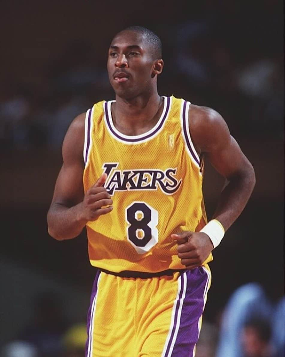 ジュリー・サリニャーナさんのインスタグラム写真 - (ジュリー・サリニャーナInstagram)「Dear Kobe,  I fell in love with basketball because of you and the love you had for it. Growing up watching you when I was around 14 was one of the biggest highlights of my childhood. I now feel so lucky to have watched you play the game you loved most. I will forever cherish and feel so grateful for being able to live those moments you gave us. You brought so much happiness, love and unity to the City of Angels, to the game and to all of us. Your game, your passion, your work ethic, your magic, your touch, your skills, your charisma, your commitment, your loyalty, your energy, just YOU, will forever be unmatched. Your fire and desire to always want to win will be a constant reminder for me to always fight and do what I love with drive and passion, the Mamba way. You will forever be my childhood hero and my all-time favorite player not just in basketball, but in all sports. I’m deeply saddened, devastated & heartbroken and I don’t think I will ever, ever get over your loss, but I’ll forever hold on to those purple and gold memories you gave us to keep me going. Los Angeles won’t ever be the same without you. Thank you for everything you gave us in your 20 year career off and on the court, we will forever hold you in our hearts. Your legacy will will live on. Forever MAMBA, forever a LEGEND, forever an ICON and forever the GOAT. I will miss you terribly Kobe, I will always love you, my number 1.  May you Rest In Peace.  With a sad heart, One of your biggest fans.  I can’t stop crying. I’ve been crying all day. I can’t seem to fathom the devastating news still. There’s a big hole in my heart right now guys. I’m hurting bad. Im literally out of loss for words. I’m sending my prayers, love and condolences to you Vanessa and your family. My heart aches for you, may you find strength and comfort during this difficult time. I’ve never met you, but I love you, what you meant to Kobe, the love you and him had together and the beautiful daughters you have raised together. Thank you for sharing him with us all these years. Rest In Peace to your beautiful daughter Gigi as well, she was an angel. I’m just devastated.#miniMamba」1月27日 13時39分 - sincerelyjules