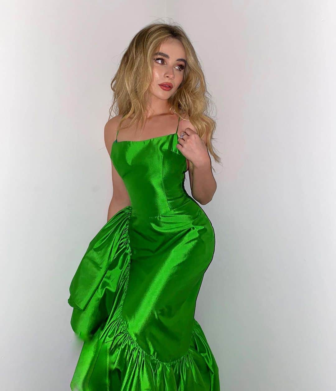 サブリナ・カーペンターのインスタグラム：「i said “🥬”」