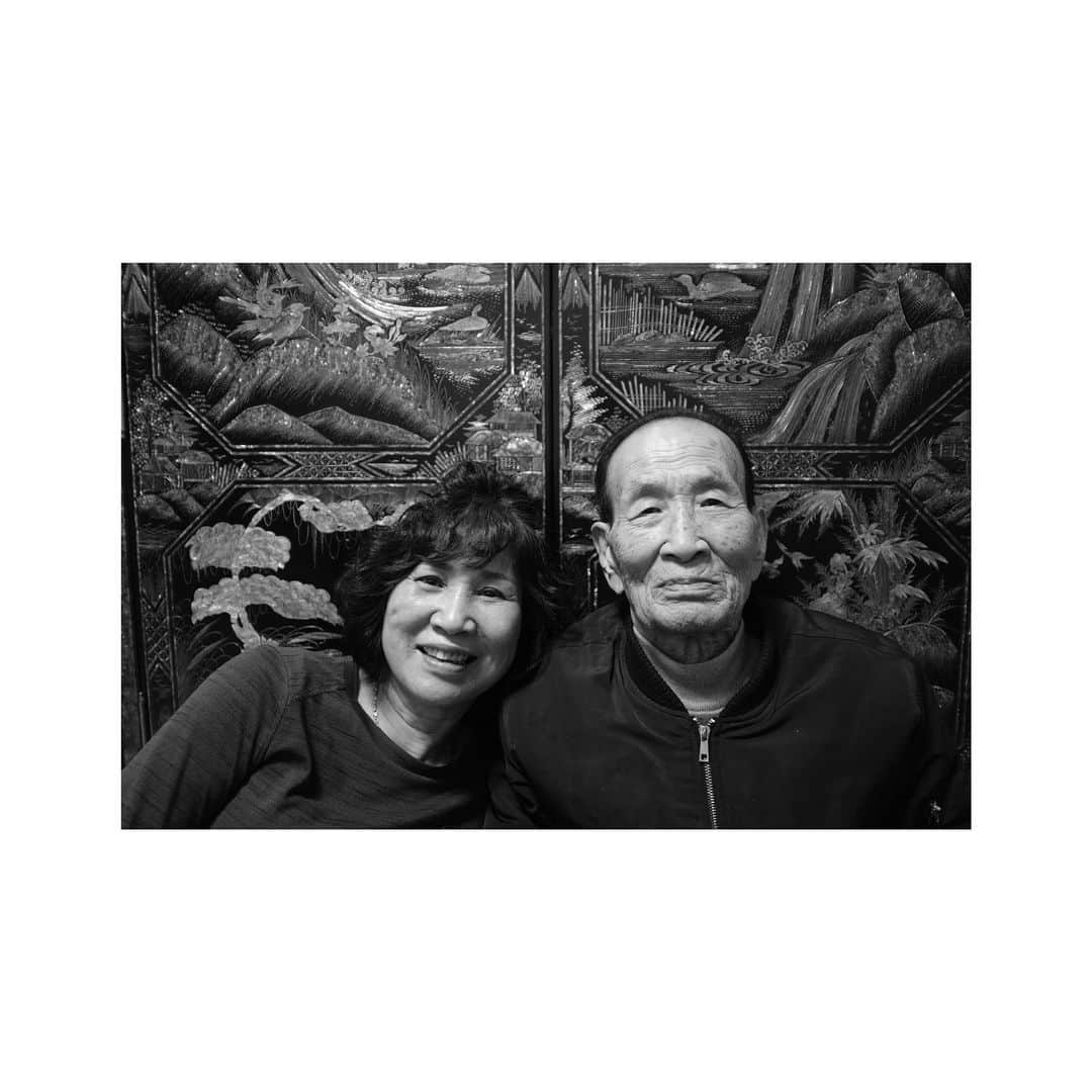 ト・サンウさんのインスタグラム写真 - (ト・サンウInstagram)「카메라에 담긴 외할아버지와 어머니. 📷」1月27日 14時23分 - sang_____w
