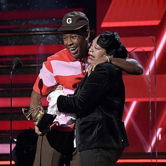 ビルボード・ジャパンさんのインスタグラム写真 - (ビルボード・ジャパンInstagram)「Shoutout to @feliciathegoat and his mom for winning the Best Rap Album🧢﻿ #GRAMMYs ﻿ 📸 @gettyentertainment」1月27日 14時32分 - billboard_japan