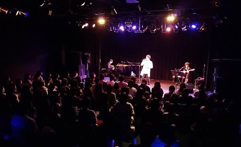 宇都直樹さんのインスタグラム写真 - (宇都直樹Instagram)「全国ツアー初日 横浜公演 ありがとう！！ 良いスタートを切れました。 ピアノ井高くん、ギター亮くん、そしてみんな、最高だった！」1月27日 14時31分 - na_osinger