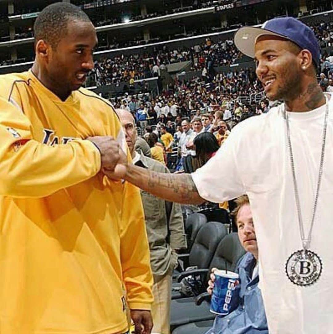 ゲームのインスタグラム：「I’m heartbroken..... hurt. This is truly a sad day for Los Angeles, the game of basketball & the entire world. My heart is with Vanessa, those beautiful baby girls & the immediate family. Kobe, man..... thank you for everything over the years, especially the advice, short talks with my boys & all that you’ve contributed. I love you brother, you & GiGi rest well together #MambaMentalityForever 🐐」