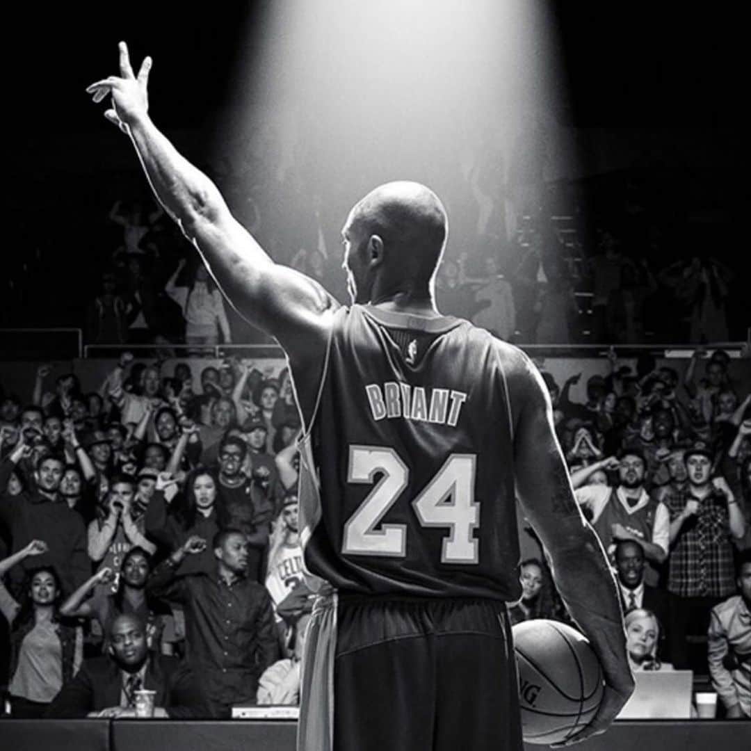 ドミニク・ソランケのインスタグラム：「One of the greatest and most dedicated athletes to ever live. An idol to us all in sports. Rest in peace Legend😔🌹.」