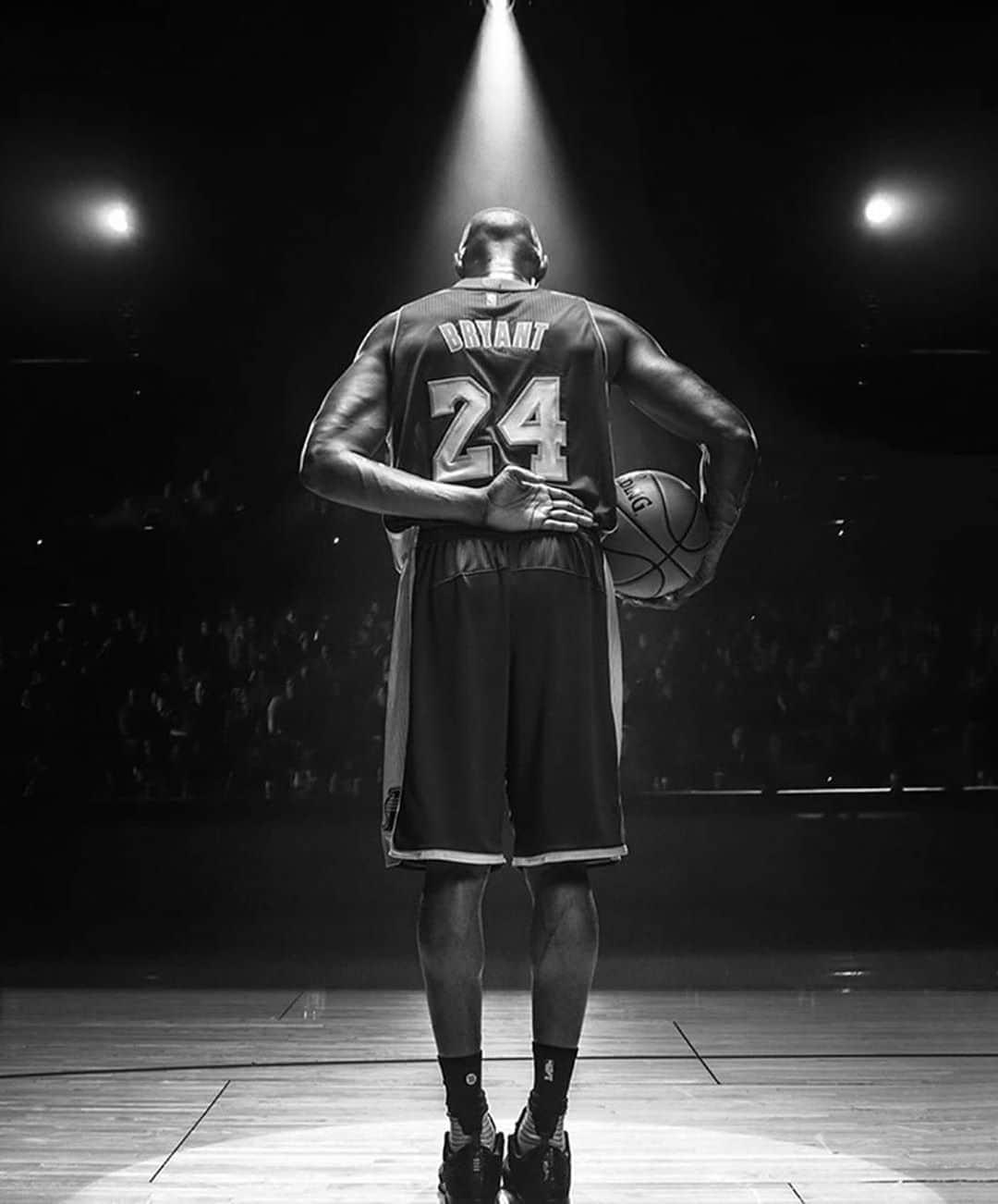 クワドォー・アサモアのインスタグラム：「I can’t believe it... R.I.P. Legend 🙏🏿🏀💔 @kobebryant」