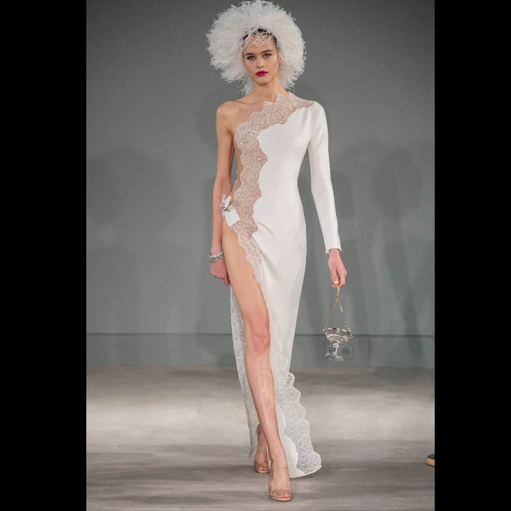 アレクシマビーユのインスタグラム：「One of my Haute Couture look worn by the exquisite @daryakostenich  @alexismabille HC SS2020 show last week #alexismabille #alexismabillehautecouture #daryakostenich #whitedress #pure #lace #sexydress #vavavoom #attitude #champagnecupglass #thebody #bomb #legs #beauty #parisfashionweek makeup by @lloydsimmondsmakeup with @macproparis hair by @beppedeliaofficial with @beautick_official manicure @manucurist #elegance #marche #likeacat show @sothebys」