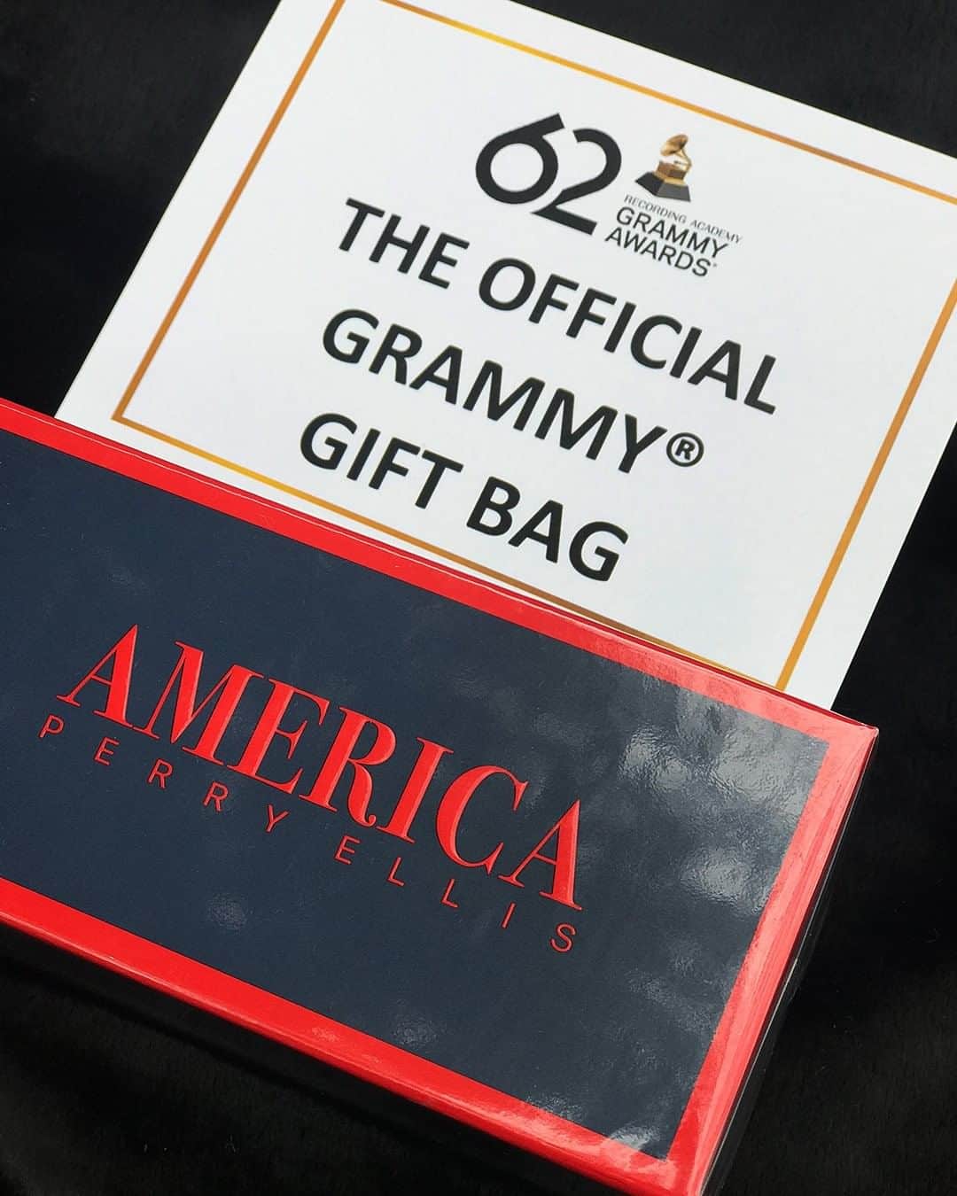 ペリーエリスのインスタグラム：「We are proud to be included in the official @recordingacademy GRAMMY® Gift Bag being given to the show’s Presenters and Performers.」