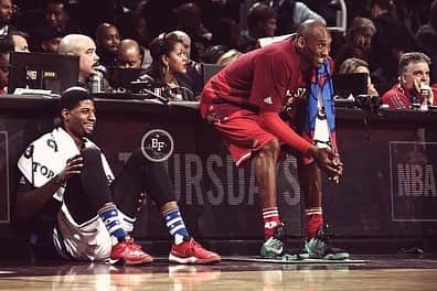 ポール・ジョージのインスタグラム：「God please be with the families involved. Heal every broken heart and be there in there time of need! Still can’t believe this 😢 I’m grateful to have someone like you to look up to growing up in Cali. You inspired me to play basketball and to dominate on both ends. You made it cool to play defense and bust someone’s ass on offense. Thank you for taking me under your wing and being in my corner. Rest easy Kobe! 🙏🏾🙏🏾😢🐍」