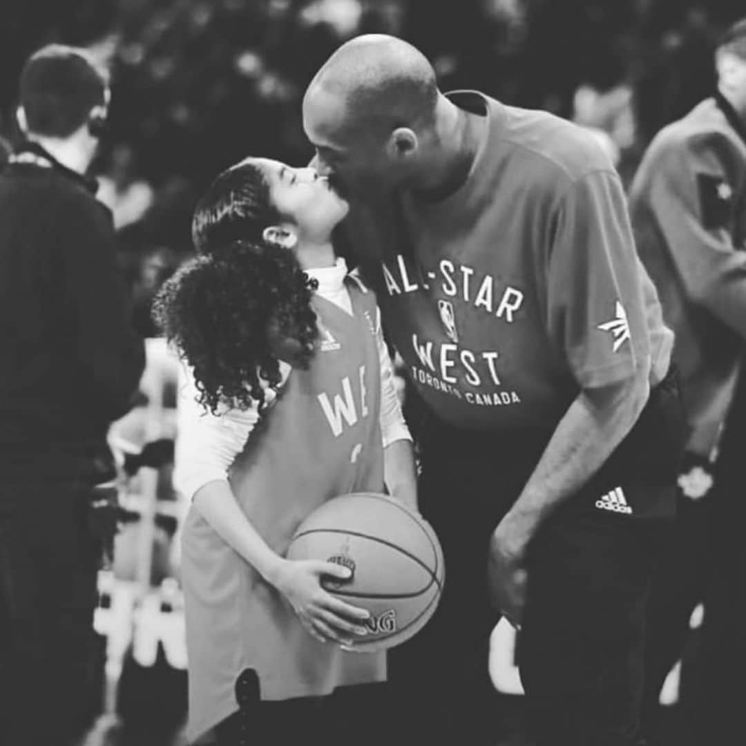 ハル・ベリーさんのインスタグラム写真 - (ハル・ベリーInstagram)「There are no real words to convey the depth of my sadness. Love and strength to Kobe’s entire family and to the families of all who were lost in today’s crash.」1月27日 7時02分 - halleberry