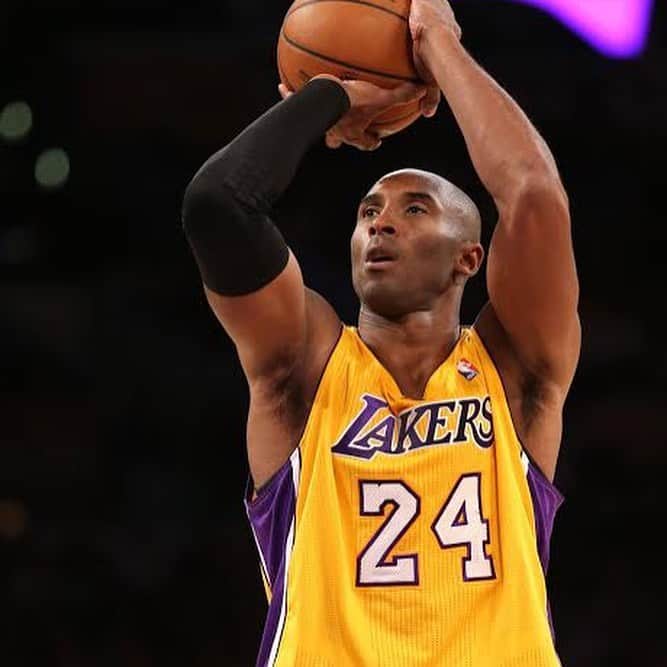 イェレマイン・レンスのインスタグラム：「R.I.P legend #blackmamba」