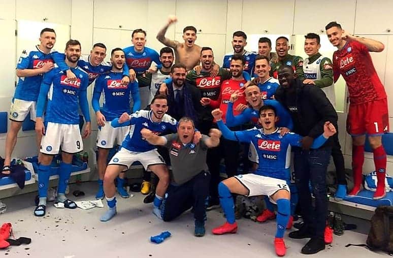 アルカディウシュ・ミリクのインスタグラム：「Questa è la vittoria di tutti... di una grande Città e di un grande gruppo. Noi siamo il Napoli. La notte è azzurra stasera💙💙 This is everyone's win ... of an amazing city and an incredible  group. We are Napoli. The night is blue tonight 💙💙 To zwycięstwo nas wszystkich. Wspaniałego miasta i niesamowitej drużyny. Jesteśmy SSC Napoli i ta noc jest niebieska 💙💙」