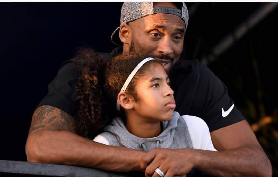 レスリー・ジョーンズさんのインスタグラム写真 - (レスリー・ジョーンズInstagram)「Omg I just can not believe this!! I’m just in tears. Damn @kobebryant my prayers go up for you and your daughter and love ones. I’m in tears right now damn!! #telltheonesyouloveyoulovethem」1月27日 7時17分 - lesdogggg