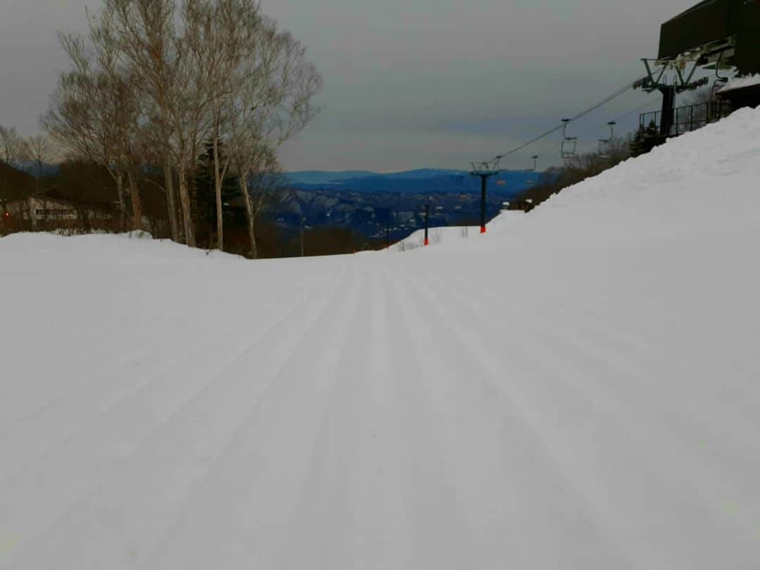 栂池高原スキー場さんのインスタグラム写真 - (栂池高原スキー場Instagram)「おはようございます！TGK早朝レポートです！ 天候曇り、気温－2.5℃、風速0m、積雪137㎝です！ 雪が程よくしまっていて、うんとスピードが出しやすいバーンになっており、気持ちよく滑れますよ⛷️🏂❄️ 是非お越しください！  #tsugaike #tsugaikekogen #栂池高原 #栂池高原スキー場 #hakubavalley」1月27日 7時21分 - tsugaike_kogen