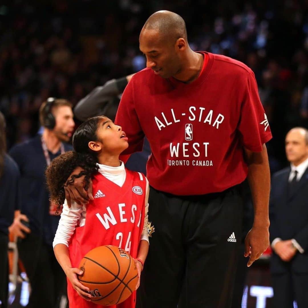 アンドリュー・ウィギンスさんのインスタグラム写真 - (アンドリュー・ウィギンスInstagram)「I grew up watching and admiring your game. Your impact goes beyond the basketball court from the way you carried yourself, and how you were with your family. It was an honor and privilege to get the opportunity to compete with you and even hear the way you spoke about me at such a young age in my career. My condolences goes out to the whole Bryant Family, friends, and loved ones of both Kobe and Gigi ❤️. #KobeBryant #824 #MambaMentality」1月27日 7時26分 - 22wiggins