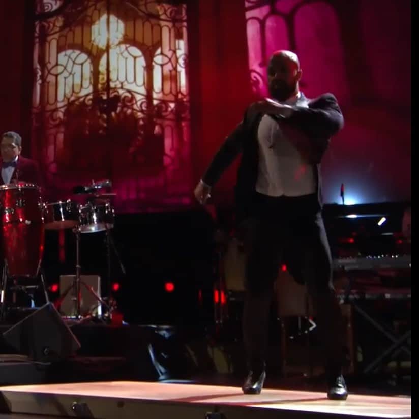 DeFlamenco.comさんのインスタグラム写真 - (DeFlamenco.comInstagram)「Ahí esta @ninodelosreyes_flamenco en la gala de los Grammys, bailando en la actuación de Chick Corea.」1月27日 7時34分 - deflamenco