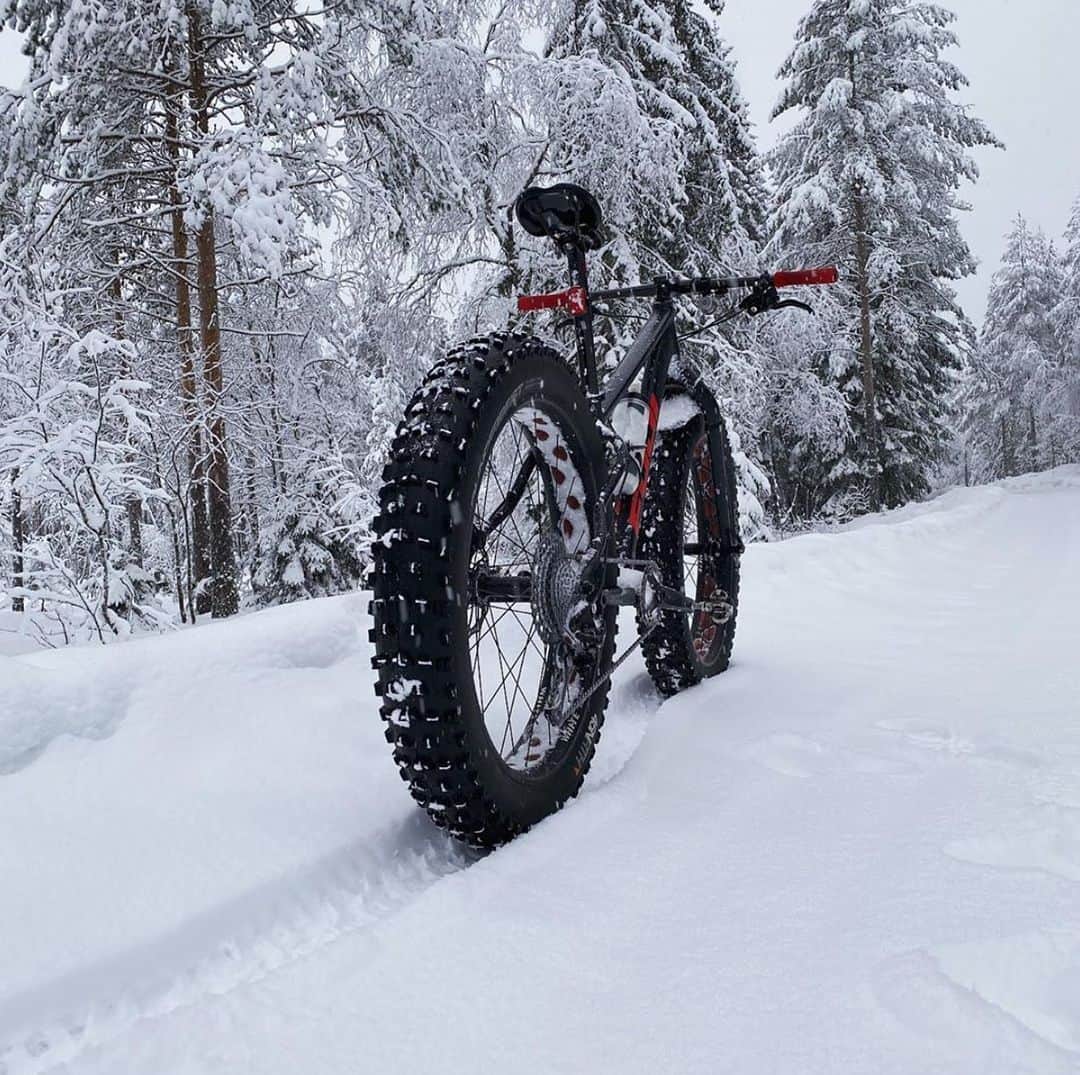 Fuji Bikesさんのインスタグラム写真 - (Fuji BikesInstagram)「Let it snow! ❄️ @ronnyhaga likes to get out and take on some icy scenery on his Fuji !  #fatbike #fujibikes #snowbike #bikepacking #mtb」1月27日 7時44分 - fujibikes