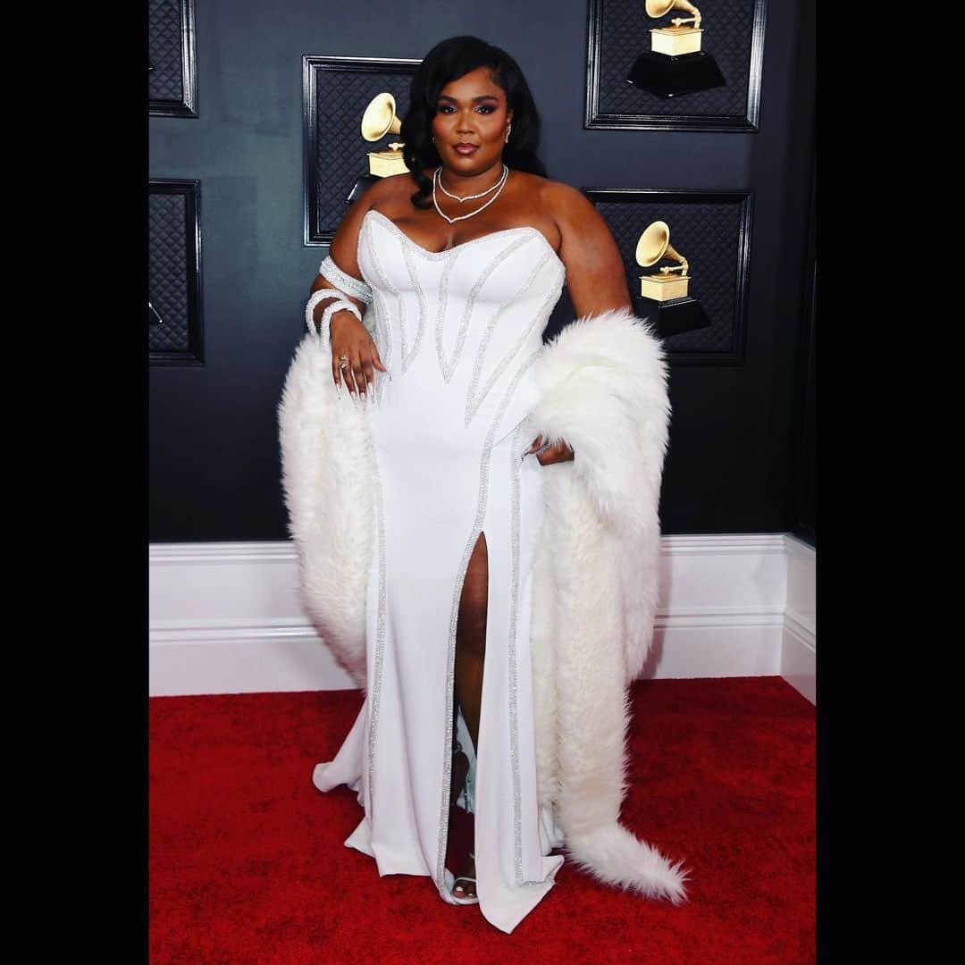 ドナテラ・ヴェルサーチさんのインスタグラム写真 - (ドナテラ・ヴェルサーチInstagram)「Such a #RedCarpet dream... Perfection! 💕 Lizzo! 😘 #GRAMMYs #Lizzo」1月27日 7時49分 - donatella_versace