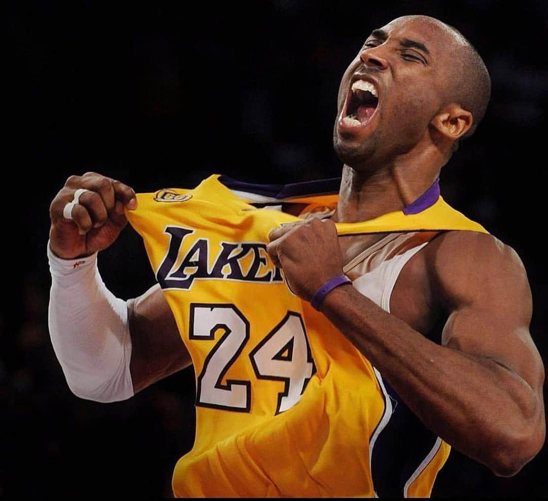 のインスタグラム：「The world is weeping today. I can’t process this. I’m so heartbroken. 💔 condolences to the family, the friends, and the mamba nation」